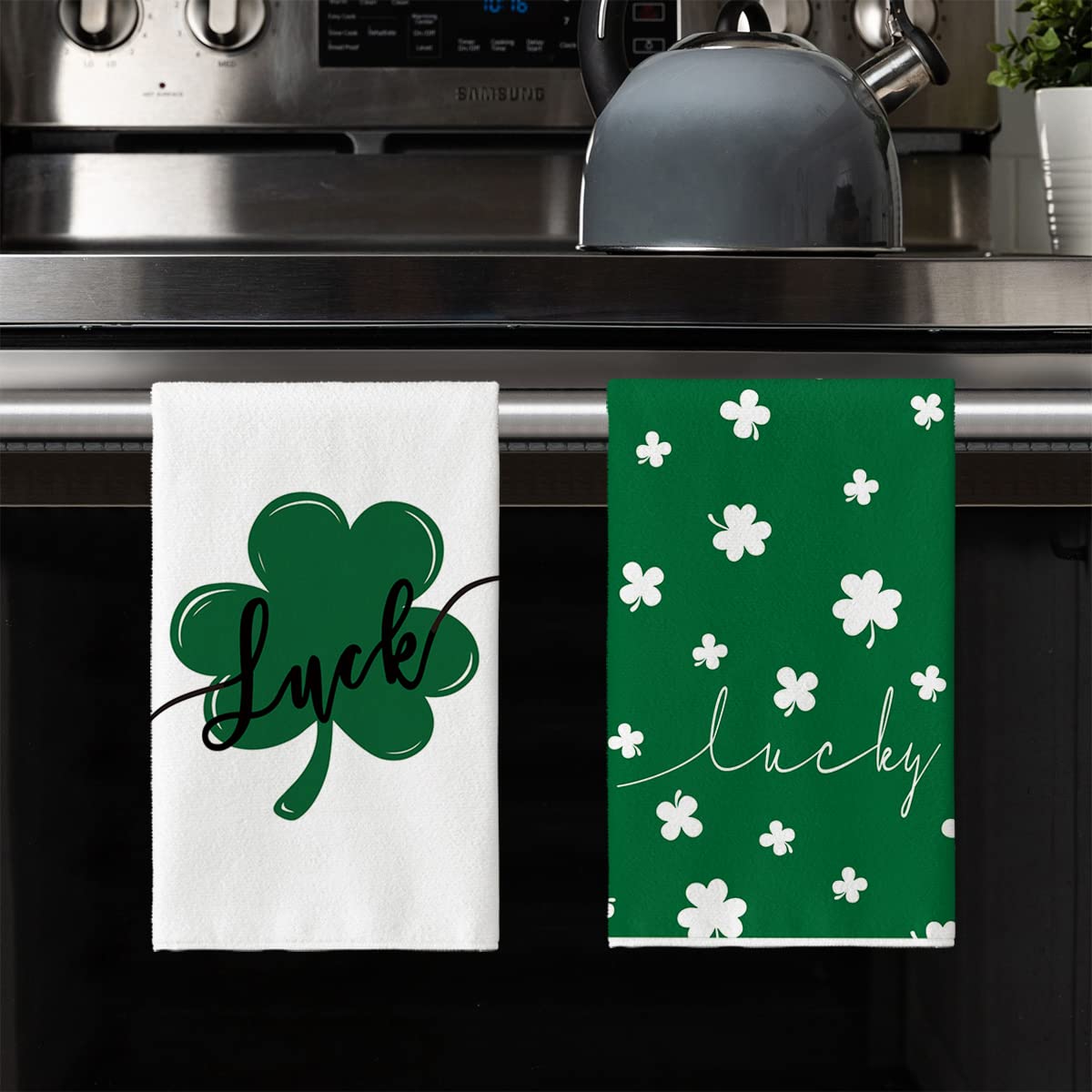 Artoid Mode Green Clover Shamrock Lucky St. Patrick's Day Kitchen Towels Dish Towels, 18x26 Inch Seasonal Decoration Hand Towels Set of 4
