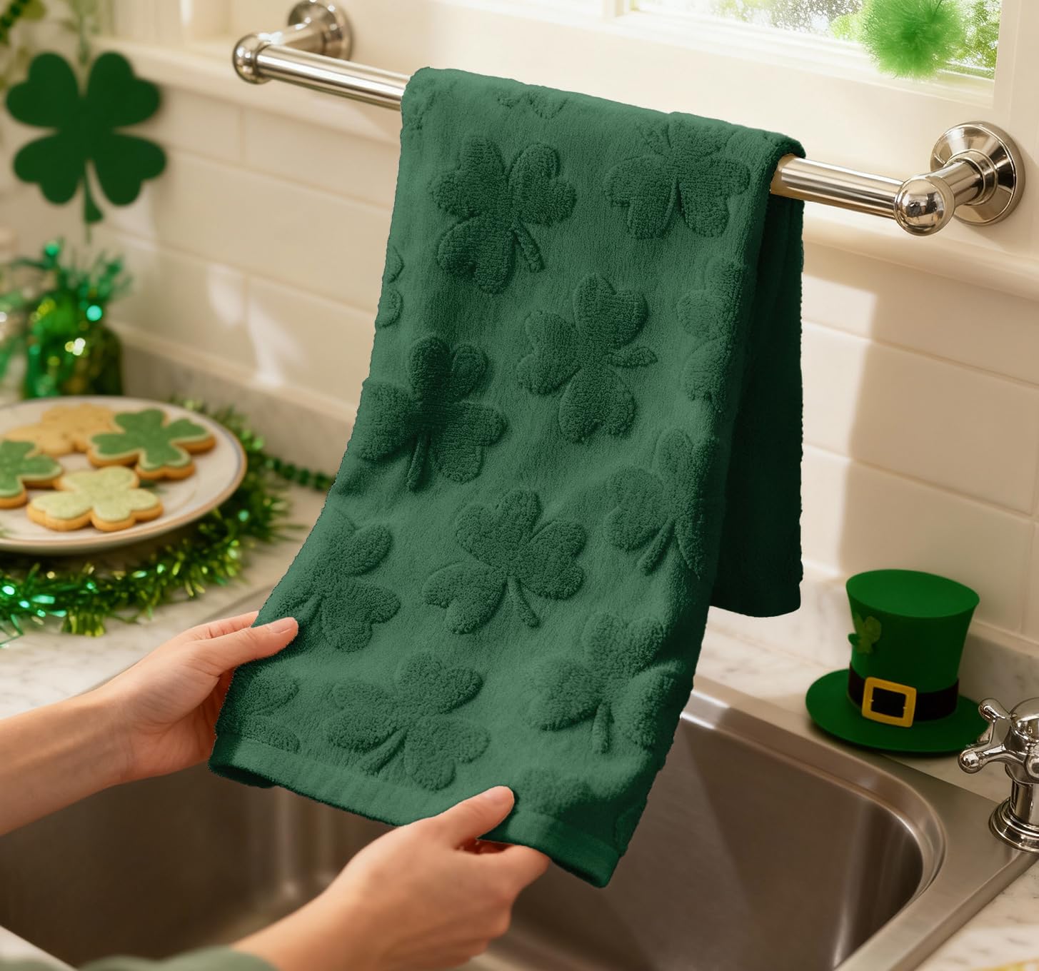 Artoid Mode 2 Pcs Dark Green 3D Shamrock Jacquard Patrick Hand Towels for Bathroom, 100% Cotton Soft Absorbent Bathroom Decor Towels, 13.7 x 29.5 Inch