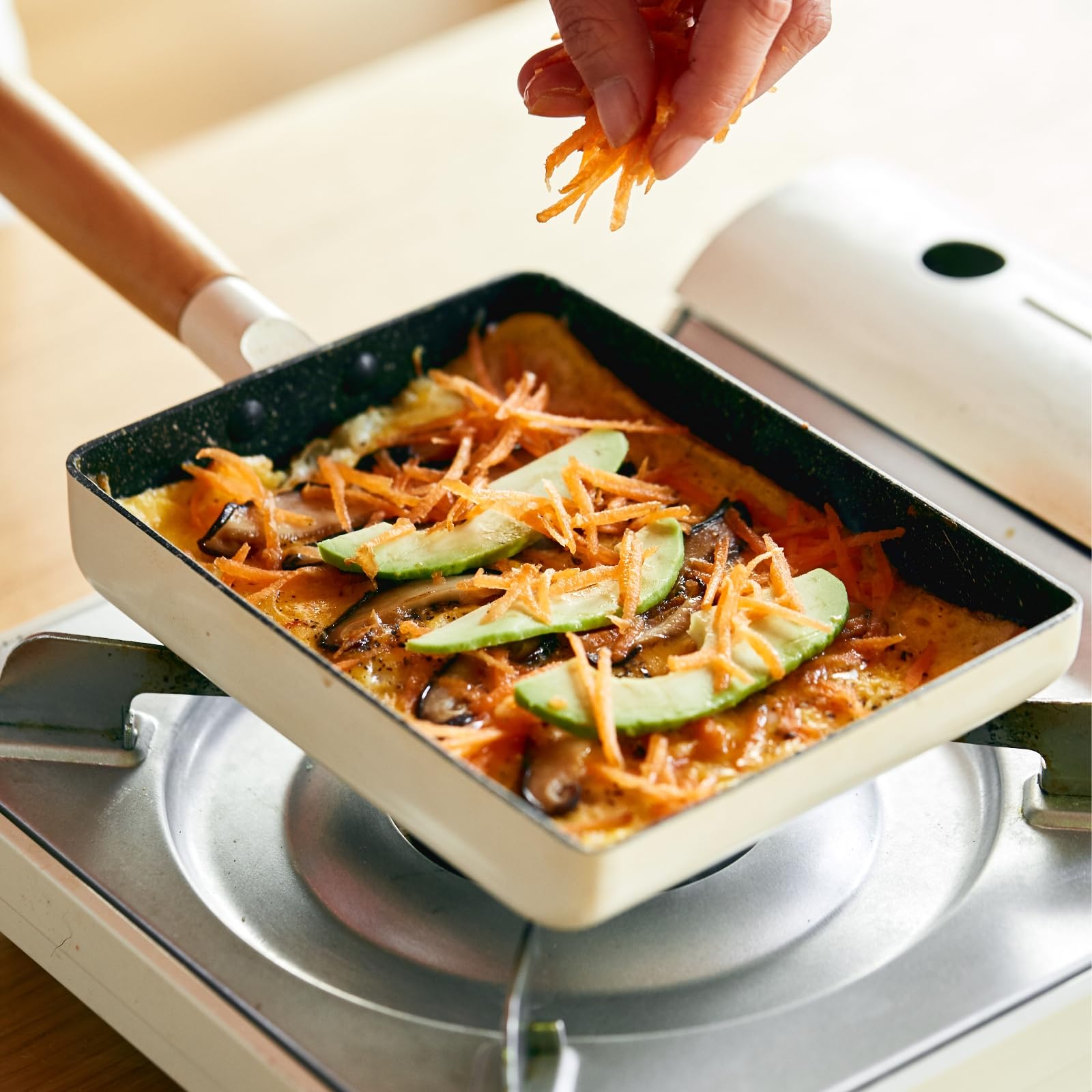 ROCKURWOK Nonstick Tamagoyaki pan, Japanese Omelette pan, Non-stick Egg Roll Pans, Retangle Tamago Pan, Small Frying pan with Silicone Spatula Brush, 7” x 5” White