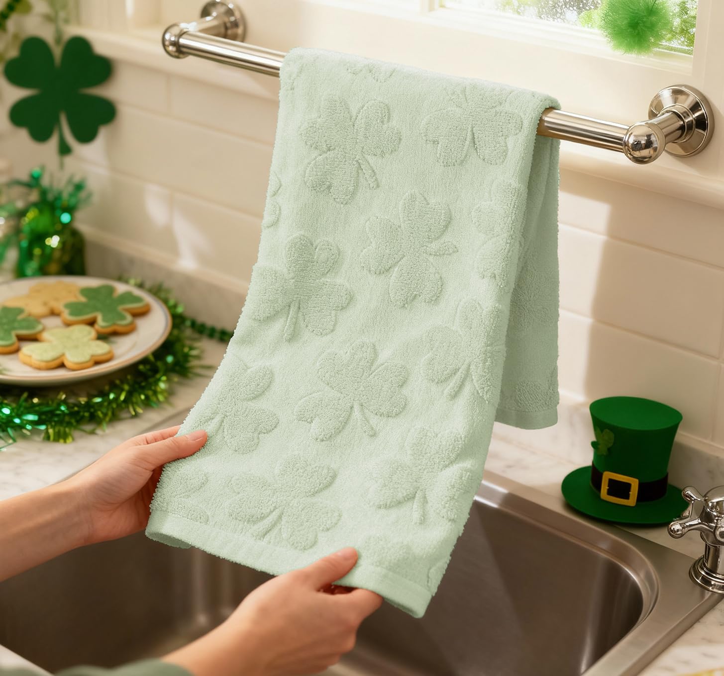 Artoid Mode 2 Pcs Dark Green 3D Shamrock Jacquard Patrick Hand Towels for Bathroom, 100% Cotton Soft Absorbent Bathroom Decor Towels, 13.7 x 29.5 Inch