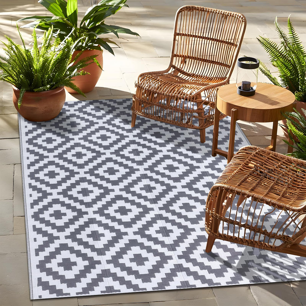 OLANLY Waterproof Outdoor Rug 5x8 ft, Outdoor Plastic Straw Rug for Camping, RV Mat Outside, Indoor Outdoor Carpet for Porch, Deck, Backyard, Balcony, Picnic, Black & White
