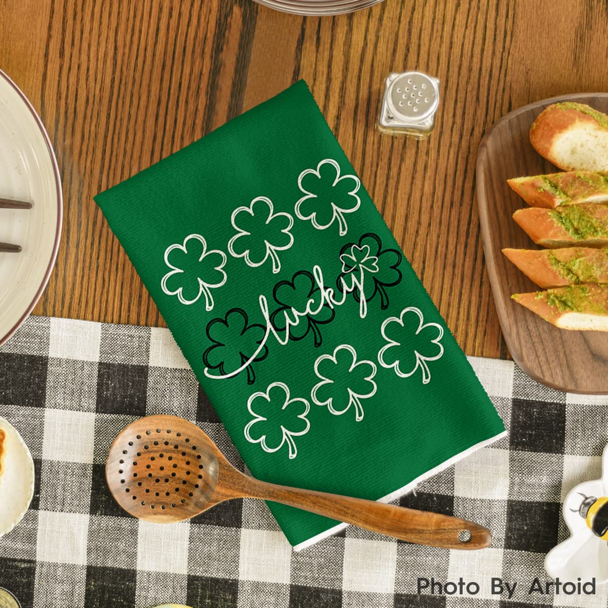 Artoid Mode Green Clover Shamrock Lucky St. Patrick's Day Kitchen Towels Dish Towels, 18x26 Inch Seasonal Decoration Hand Towels Set of 4