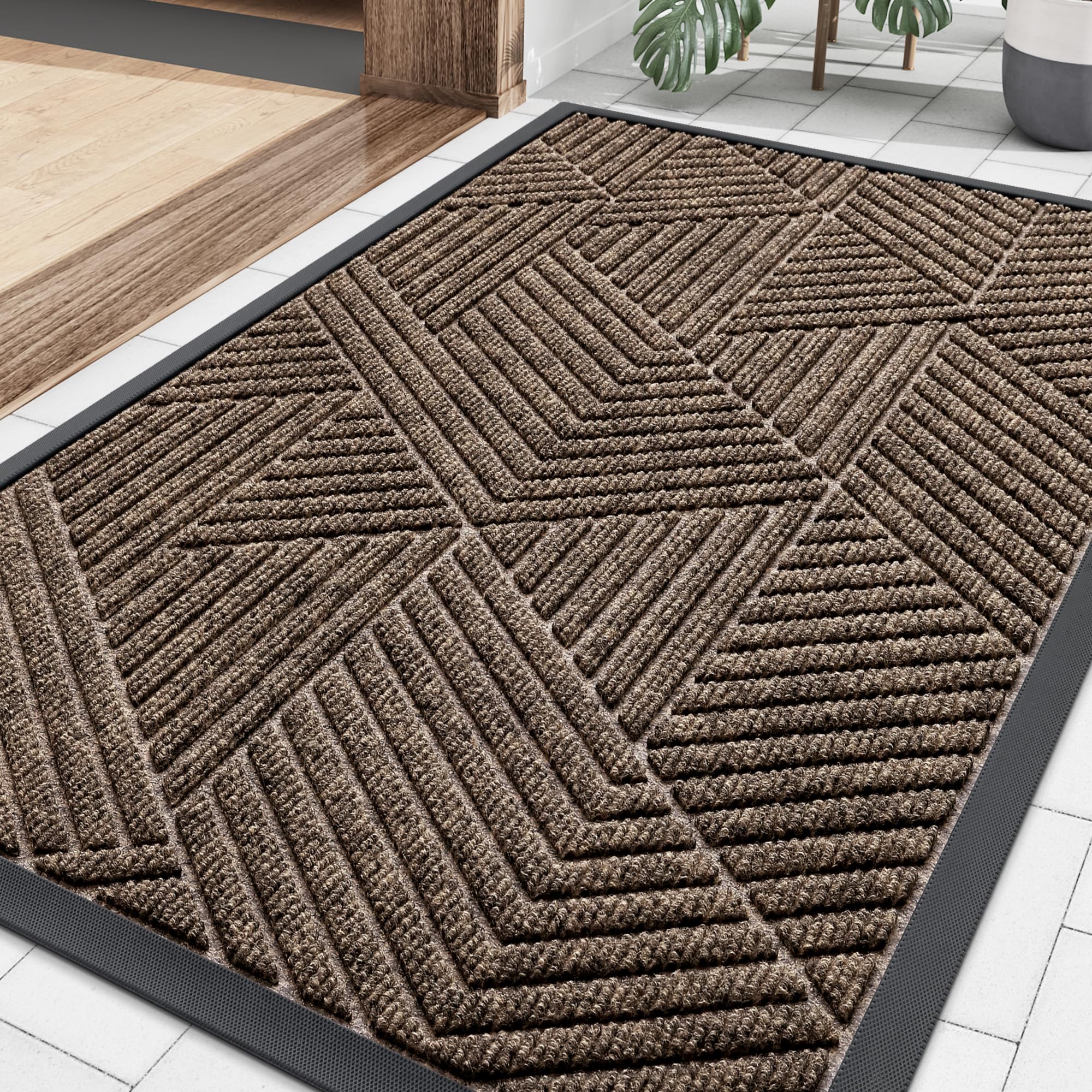 Smiry Front Door Mat Outside Entrance, Heavy Duty Sturdy Natural Rubber Doormat, Trap Dirt and Moisture, Easy Clean Low Profile Mats for Indoor Outdoor Entry, Irregular Triangle (29.5x17, Black)