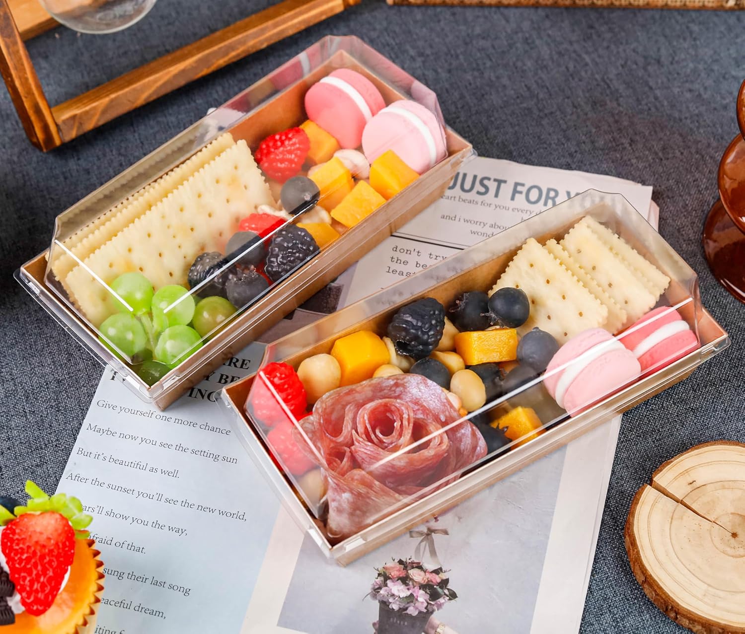 Charcuterie Boxes with Clear Lids Mini Dessert Bakery Boxes Disposable To Go Food Containers for Cookie Cake Slice Sushi Strawberry 7.48x3.35x2.5INCH(50 Pack, Brown)