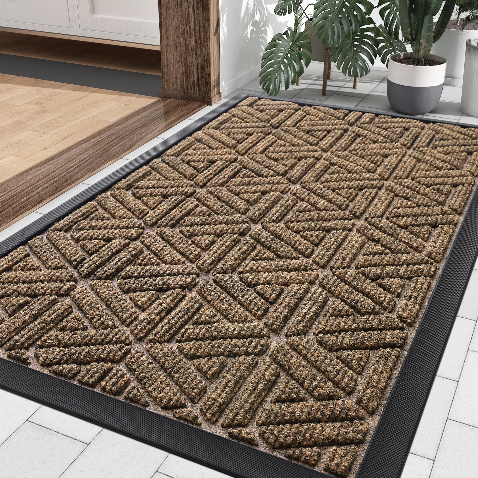 Smiry Front Door Mat Outside Entrance, Heavy Duty Sturdy Natural Rubber Doormat, Trap Dirt and Moisture, Easy Clean Low Profile Mats for Indoor Outdoor Entry, Irregular Triangle (29.5x17, Black)